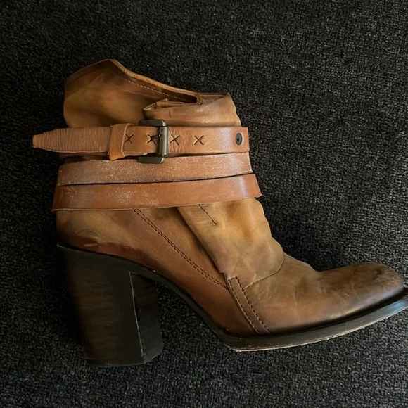 Freebird by Steven Blaze. Size 9 - Picture 3 of 3